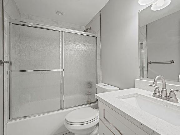 3rd image of 2419 Benning Rd NE