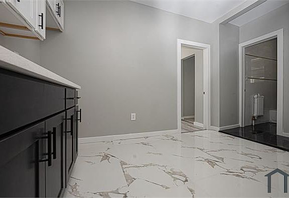 3rd image of 639 S 19th St Floor 2