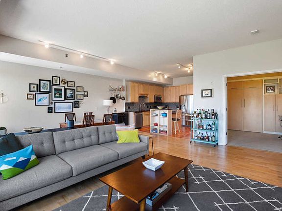 5th image of 445 Wacouta St Unit 408