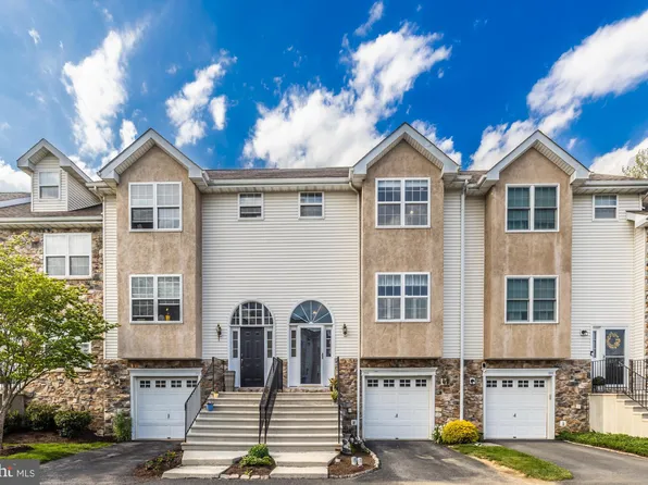2004 Hampton Ct, Morgantown, PA 19543
