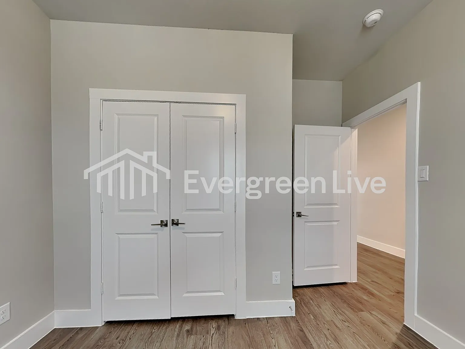 4 bed, 2.0 bath, 2008 sqft, $2,195 — Photo 4
