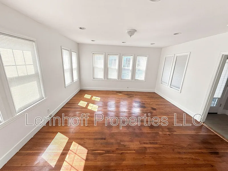 17 1st St