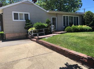 602 Garden Ln, East Meadow, NY