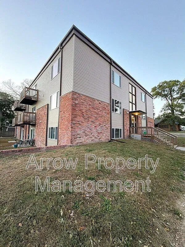 2 bed, 1.0 bath, 970 sqft, $850 — Photo 1