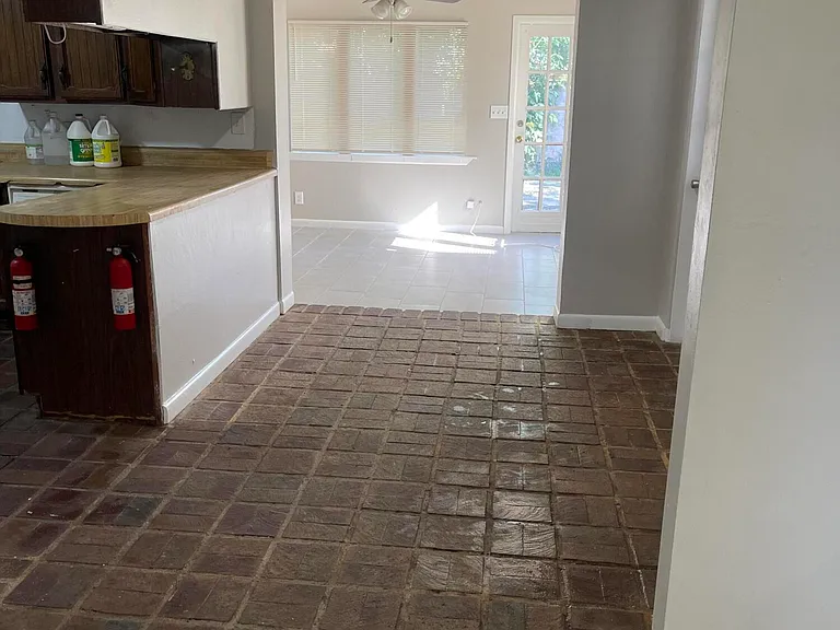 1400 Hillcrest Dr — Photo 5