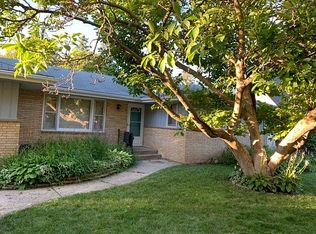 1935 Wisteria Rd, Rockford, IL 61107