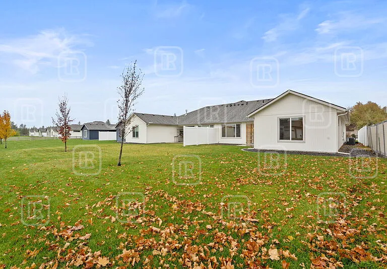 17020 E Knox Ln — Photo 35