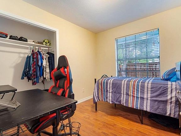 3rd image of 7057 Clubgate Dr