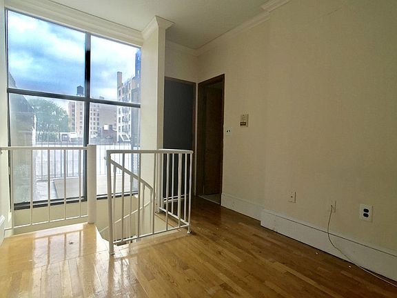 5th image of 306 W 106th St APT 5F
