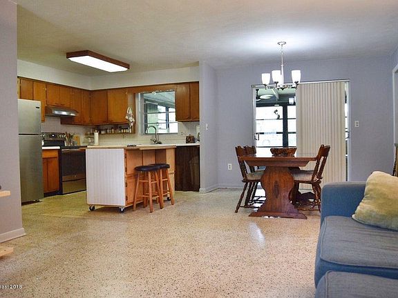 5th image of 2415 Lorna Dr