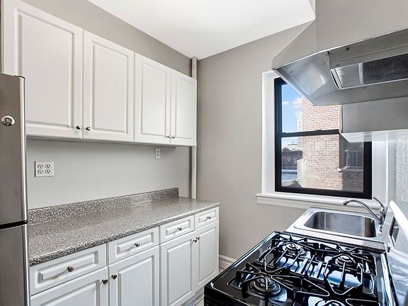 4th image of 209 W 104th St APT 6A