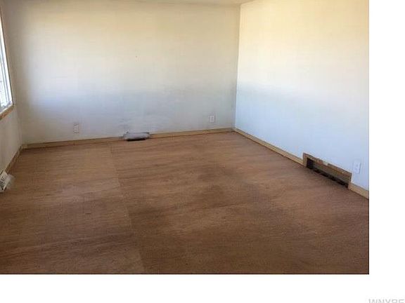 4th image of 493 Casimer St