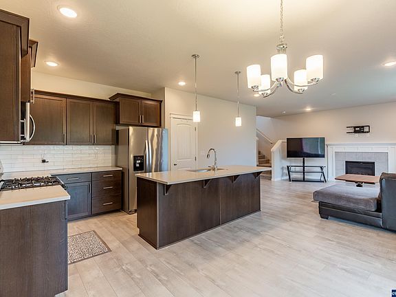 3rd image of 4595 Sagecrest Dr NE