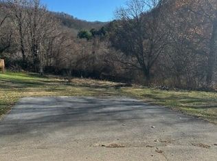 527 Peartree Ln, Elizabethton, TN 37643