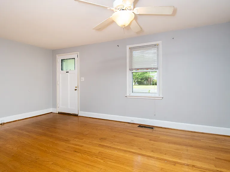 724 Pembroke Ave — Photo 16