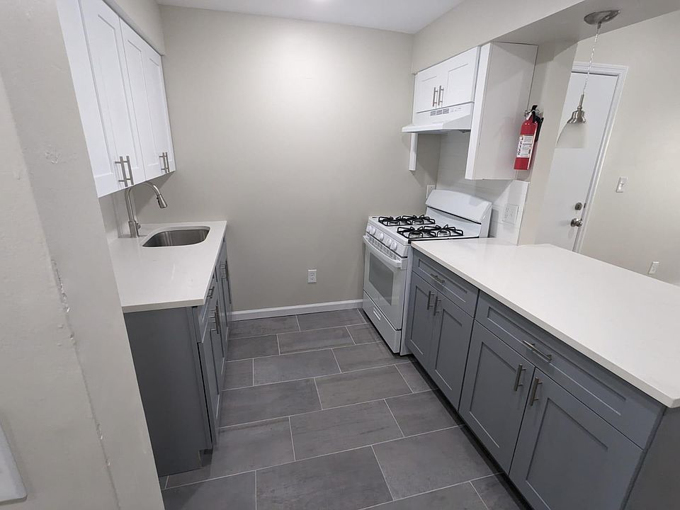 1st image of 159-161 E Fort Lee Rd #1B