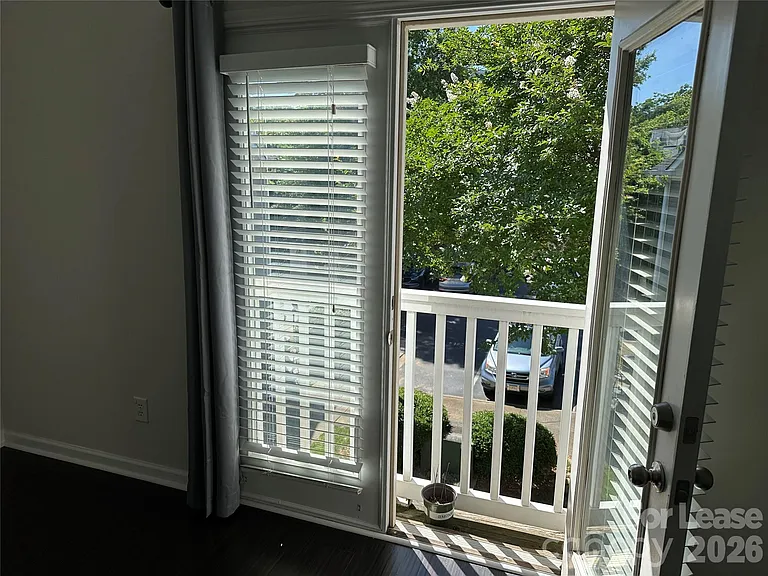 164 Parkwood Ave — Photo 14