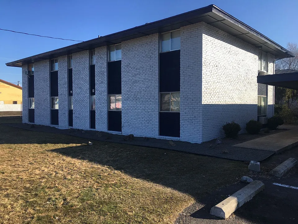 Pine Villa Apartments