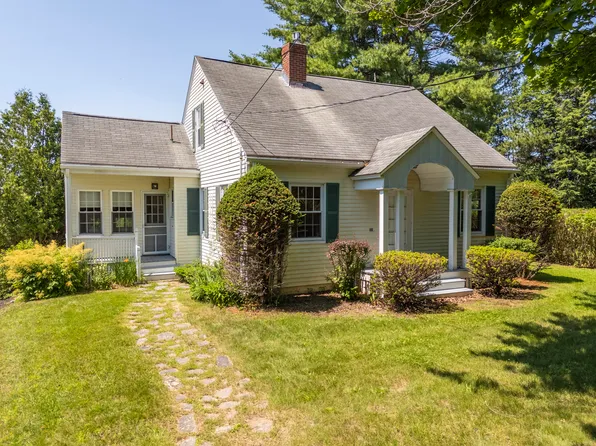 208 Falmouth Road, Falmouth, ME 04105
