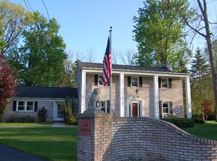 898 Cecelia Dr, Essexville, MI