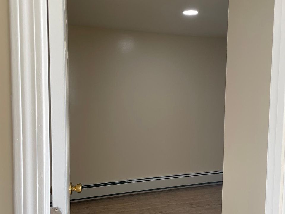 1st image of 35 Kossuth St Floor 1