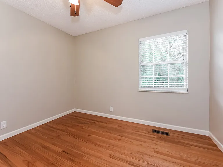 5105 Roxborough Dr — Photo 12