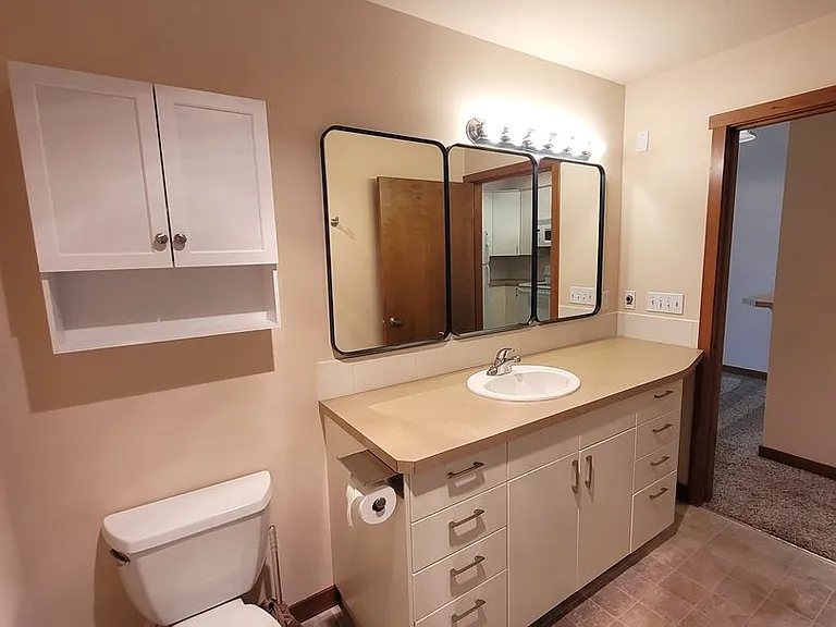 910 Gladstone St #110 — Photo 16