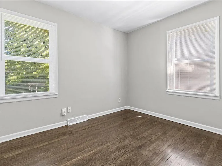 8023 Garfield Ave — Photo 14