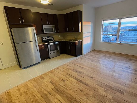 3rd image of 1208 Summit Ave #502