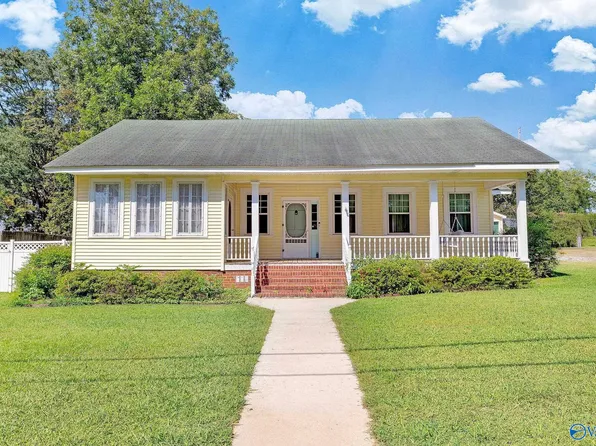 1307 Sparkman St SW, Hartselle, AL 35640