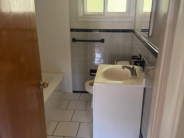 21610 Sussex Ave — Photo 7