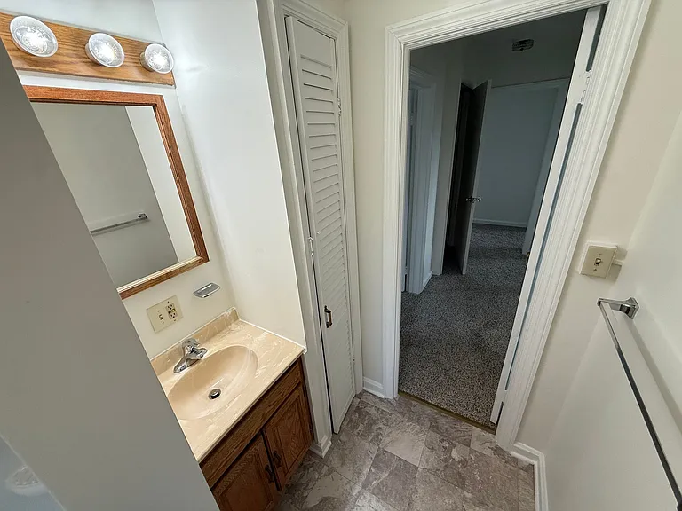 317 S Washington St — Photo 10