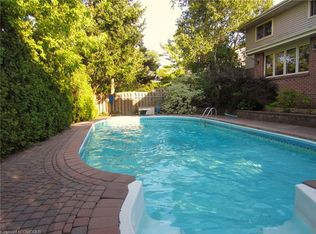 253 McCraney St W, Oakville, ON L6H3A9