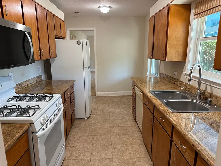 261 Gregory Ln — Photo 17