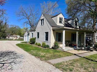 1809 SW Seabrook Ave, Topeka, KS 66604