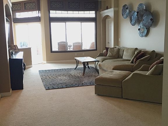 Family room with City View