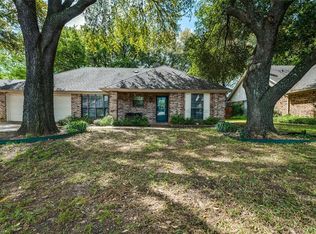 2516 Satinwood Ct, Arlington, TX 76001