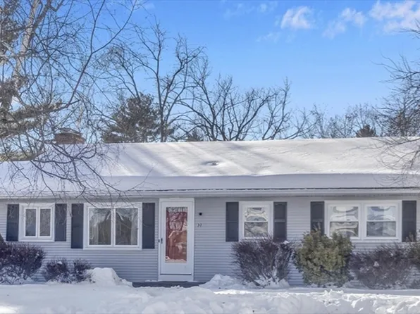 30 Llewellyn Dr, Westfield, MA 01085