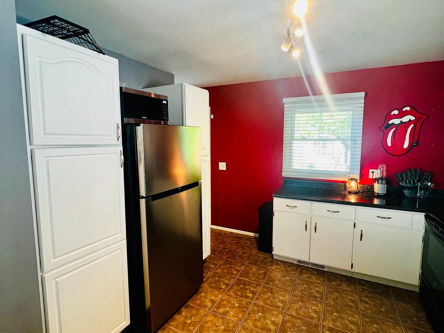 3 bed, 960 sqft, $1,850 — Photo 3