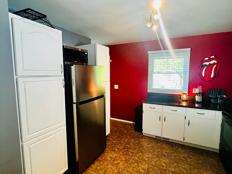 1139 Valley Dr NW — Photo 3
