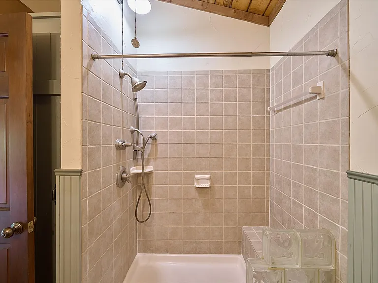 18233 Country Place Dr — Photo 22
