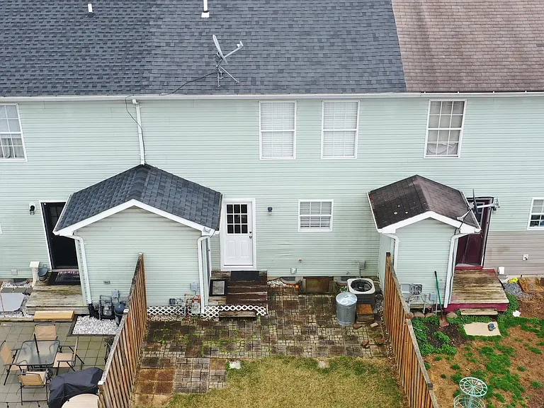 311 Willowbrook Ct — Photo 4