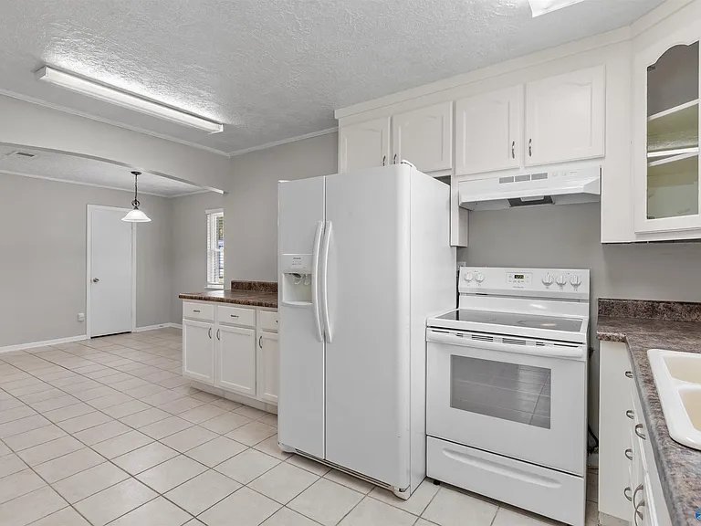2406 Yorkshire Dr SW — Photo 16
