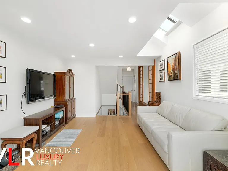 2535 York Ave #103 — Photo 9