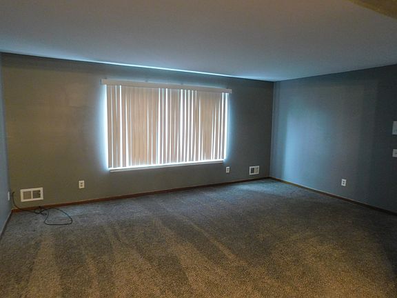 4th image of 32722 Harper Ave