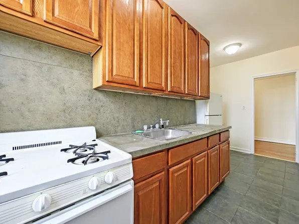 3626 Kings Highway image 7 of 9