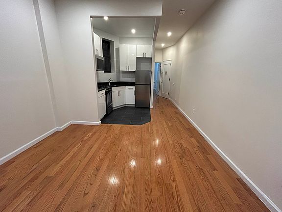 2nd image of 232 E 78th St #2B