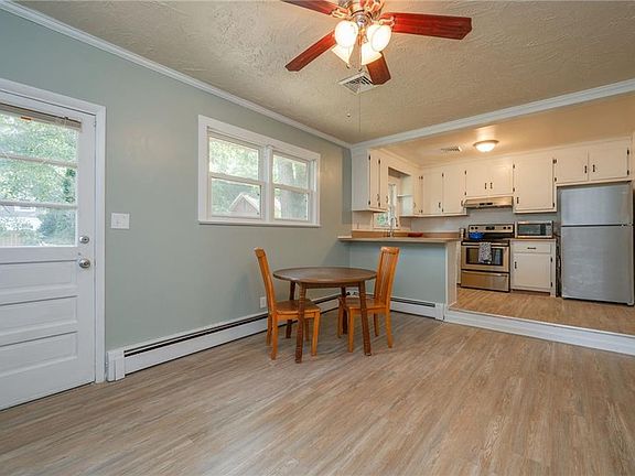 4th image of 204 Baldwin Ave