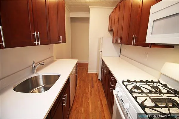 Rented by Siderow Residential Group | media 16