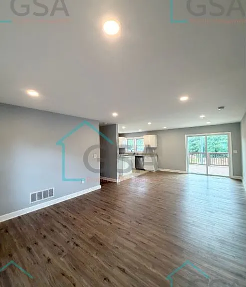 15 Penrose Ave — Photo 2